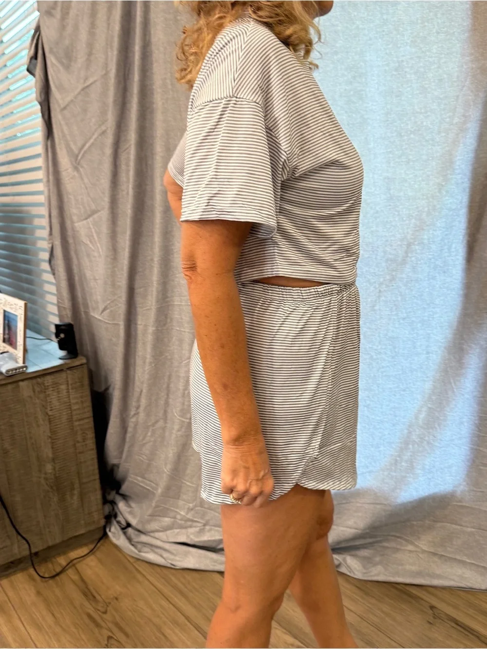 NWOT Women’s Striped Shorts Crop Top Set Size Large Gray White Loungewear 2 set
